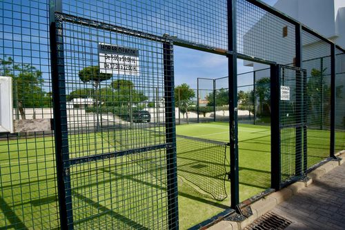 Carrajolilla Hermoso y cómodo apartamento en La Barrosa, Costa de la Luz, España, con piscina comunitaria para 4 personas. El apartamento se encuentra en una zona residencial de playa, a 1 km de la playa de La Barrosa y a 5 km de Chiclana de la Frontera....