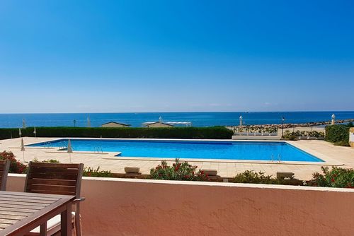 Casa Altea Playa Beautiful and comfortable apartment in Altea, Costa Blanca, Spain with a communal pool for 6 persons. The apartment is situated in a residential beach area, close to restaurants, bars, shops and supermarkets, at 50 m from Platja de l'Espigó beach and at 0....