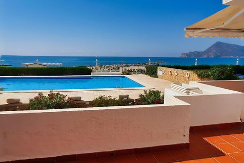 Casa Altea Playa Schöne und komfortable Wohnung mit Gemeinschaftspool in Altea, Costa Blanca, Spanien für 6 Personen. Die Wohnung befindet sich in einem Wohngebiet am Strand, in der Nähe von Restaurants und Bars, Geschäften und Supermärkten, nur 50 m vom Platja de l'Espigó Strand und 0,05 km vom Mittelmeer entfernt....