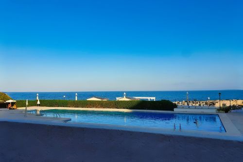 Casa Altea Playa Schöne und komfortable Wohnung mit Gemeinschaftspool in Altea, Costa Blanca, Spanien für 6 Personen. Die Wohnung befindet sich in einem Wohngebiet am Strand, in der Nähe von Restaurants und Bars, Geschäften und Supermärkten, nur 50 m vom Platja de l'Espigó Strand und 0,05 km vom Mittelmeer entfernt....