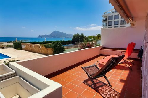 Casa Altea Playa Schönes und komfortables Apartment in Altea, Costa Blanca, Spanien, mit einem Gemeinschaftspool für 6 Personen. Das Apartment befindet sich in einem Wohngebiet am Strand, in der Nähe von Restaurants, Bars, Geschäften und Supermärkten, nur 50 m vom Platja de l'Espigó Strand und 0,05 km vom Mittelmeer entfernt....