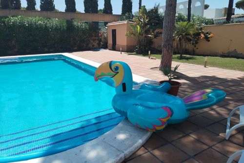 Casa Don Kamil Holiday house in Chiclana de la Frontera, Costa de la Luz, Spain with private pool for 10 persons. The house is situated in a coastal and residential area and is 2 km from Playa de la Barrosa beach....