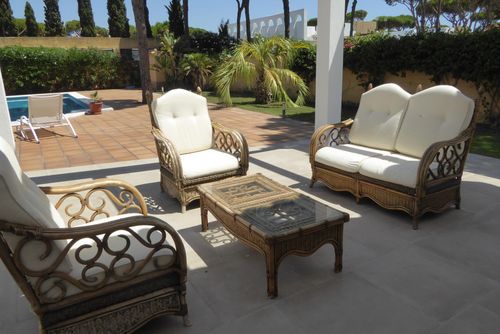 Casa Don Kamil Maison de vacances à Chiclana de la Frontera, Costa de la Luz, Espagne, avec piscine privée pour 10 personnes. La maison est située dans un quartier côtier et résidentiel, à 2 km de la plage Playa de la Barrosa....