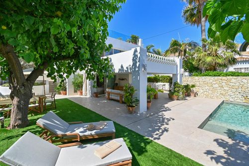El Jabeque 10 pax Modern and luxury villa with private pool in Denia, Costa Blanca, Spain for 10 persons. The villa is situated close to restaurants and bars, 25 m from Les Marines beach and 0....