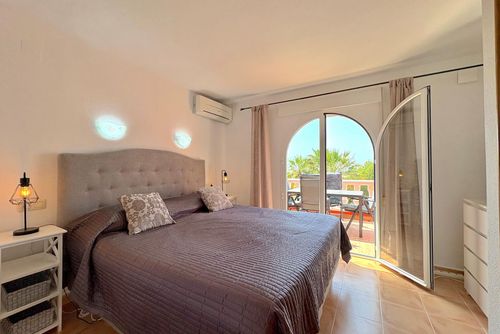 Sophia del Mar Appartement in Benitachell, Costa Blanca, Spanje voor 4 personen. Het appartement is gelegen in een vakantiecomplex met een bar en restaurant, in een kust- en woongebied, dicht bij supermarkten en een tennisbaan, en op 3 km van het strand....