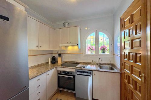Sophia del Mar Appartement in Benitachell, Costa Blanca, Spanien für 4 Personen. Das Appartement befindet sich in einer Ferienanlage mit Bar und Restaurant, in einer Küsten- und Wohngegend, nahe Supermärkten und einem Tennisplatz, und 3 km vom Strand entfernt....