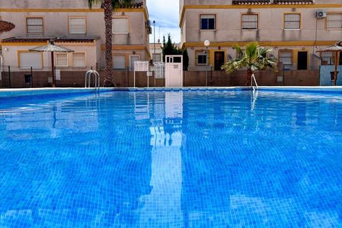 Casa Villamartin Apartamento rústico y alegre con piscina comunitaria en Orihuela Costa, Costa Blanca, España, para 3 personas. El apartamento se encuentra en una zona residencial y está cerca de restaurantes y bares, tiendas y supermercados....