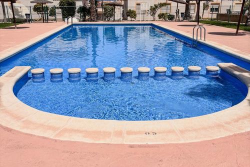 Casa Villamartin Rustikale und freundliche Wohnung mit Gemeinschaftspool in Orihuela Costa, Costa Blanca, Spanien für 3 Personen. Die Wohnung befindet sich in einer Wohngegend und ist in der Nähe von Restaurants und Bars, Geschäften und Supermärkten....