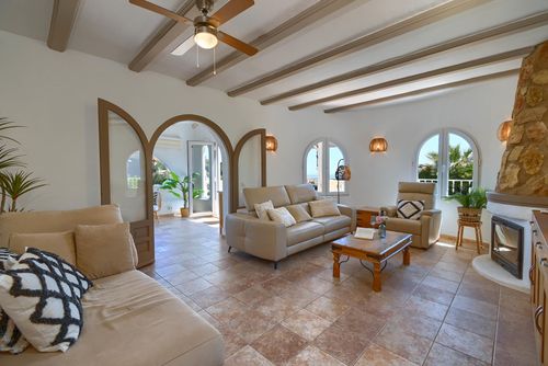 Cala Serena Magnifique et classique villa avec piscine privée à Benitachell, Costa Blanca, Espagne, pour 6 personnes. La maison est située dans un quartier résidentiel près de la plage, à 3 km de la plage de Cala Moraig et à 3 km de Poble Nou de Benitachell....