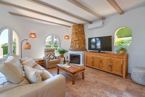 Cala Serena Magnifique et classique villa avec piscine privée à Benitachell, Costa Blanca, Espagne pour 6 personnes. La maison est située dans une zone résidentielle en bord de mer, à 3 km de la plage de Cala Moraig et à 3 km de Poble Nou de Benitachell....