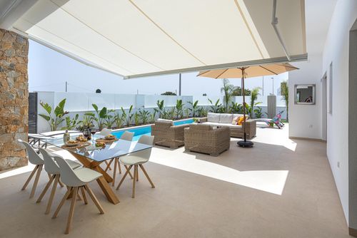 Villa Monastrell Geweldige en vrolijke luxe villa in San Javier, Costa Cálida, Spanje met verwarmd zwembad voor 6 personen. De villa is gelegen in een kust- en landelijk gebied en ligt op 3 km van het strand....