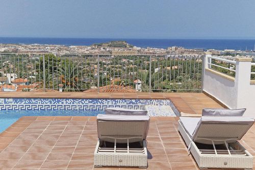 Casa Menta Denia Schöne und komfortable Villa in Denia, Costa Blanca, Spanien mit privatem Pool für 6 Personen. Das Haus befindet sich in einer Küsten-, Wohn- und Gebirgsgegend und ist 4 km vom Strand Las Marinas entfernt....