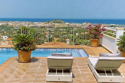Casa Menta Denia Mooie en comfortabele villa in Denia, Costa Blanca, Spanje met een privézwembad voor 6 personen. Het huis is gelegen in een kust-, residentieel en bergachtig gebied en ligt op 4 km van het strand van Las Marinas....