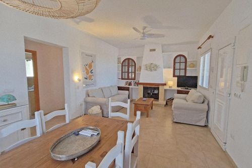 Casa Menta Denia Hermosa y cómoda villa en Denia, Costa Blanca, España, con piscina privada para 6 personas. La casa está situada en una zona costera, residencial y montañosa, a 4 km de la playa de Las Marinas....