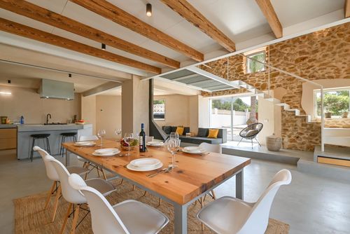 La de Ros Villa moderna e allegra a Jávea, Costa Blanca, Spagna con piscina privata per 6 persone. La casa è situata in una zona residenziale vicino alla spiaggia....