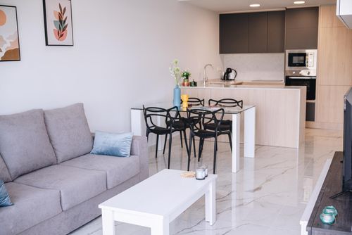 Amanecer IX Penthouse Apartamento moderno y cómodo con piscina comunitaria en Orihuela Costa, Costa Blanca, España, para 4 personas. El apartamento se encuentra en una zona costera y residencial, cerca de tiendas y supermercados....