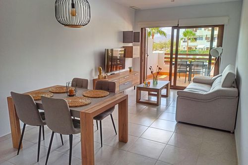 Casa Maria Appartement moderne et ensoleillé avec piscine commune à San Juan de los Terreros, Andalousie, Espagne, pouvant accueillir 4 personnes. L'appartement est situé dans une station balnéaire, dans un quartier côtier et résidentiel, à proximité des supermarchés et à 500 m de la plage....