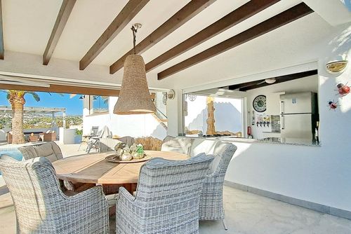 Villa Esmeralda by Solidays Charmante et agréable villa à Moraira, Costa Blanca, Espagne, avec piscine privée pour 4 personnes. La maison est située dans une zone côtière et résidentielle, à proximité de restaurants et de bars, et à 2 km de la plage d'Ampolla....