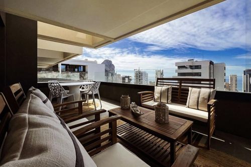 Alexia 3BR Beach Stay Прекрасная и роскошная квартира с общим бассейном в Кальпе, Коста-Бланка, Испания, для 6 человек. Квартира расположена в прибрежной и городской зоне, рядом с ресторанами и барами, магазинами, супермаркетами и теннисным кортом, в 500 м от пляжа....