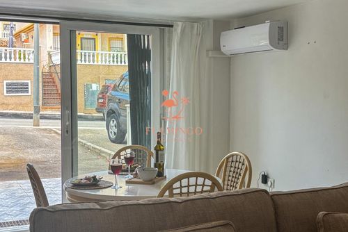 Studio Villamartin Schöne Wohnung mit Gemeinschaftspool in Orihuela Costa, Costa Blanca, Spanien für 2 Personen. Die Wohnung liegt in der Nähe von Restaurants und Bars, Geschäften und Supermärkten....