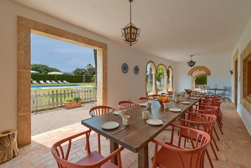 Riu Rau Große und klassische Villa mit privatem Pool in Jávea, Costa Blanca, Spanien für 14 Personen. Das Haus befindet sich in einem Wohngebiet am Strand und ist 3 km vom Strand Playa de La Grava entfernt....