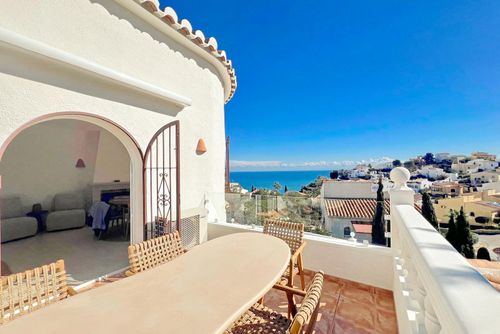 Villa Dimani by Solidays Villa met privézwembad in Benitachell, Costa Blanca, Spanje voor 6 personen. Het huis is gelegen in een heuvelachtig en residentieel gebied op 2 km van het Cala Moraig strand....