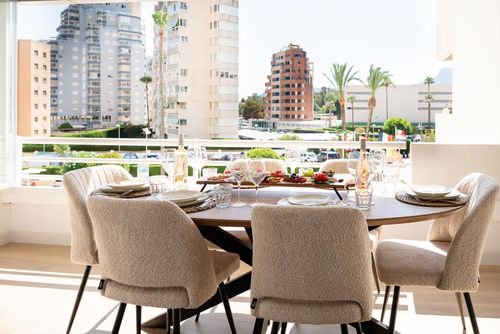 Esmeralda 2 Beachside Prachtig en luxe appartement in Calpe, Costa Blanca, Spanje met gemeenschappelijk zwembad voor 6 personen. Het appartement ligt in een vakantiecomplex in een residentiële strandomgeving, dichtbij restaurants en bars, winkels en supermarkten, op 50 m van het strand Playa de la Fossa, 4 km van het centrum van Calpe en 50 m van de Middellandse Zee....