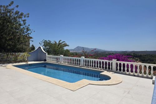Casa Serena Moderne und komfortable Luxusvilla in Altea, Costa Blanca, Spanien, mit privatem Pool für 8 Personen. Die Villa befindet sich 4 km vom Strand Playa La Olla entfernt....