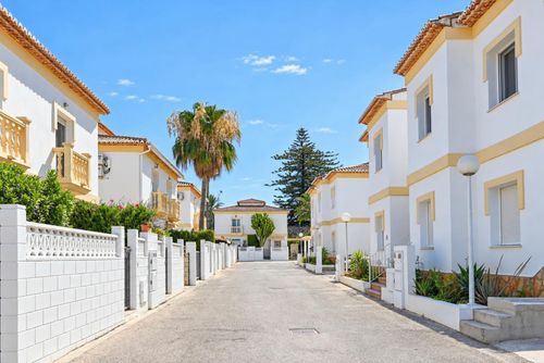 Appartement Montgo Sol: Denia, Costa Blanca, Spanje. Binnenplaats