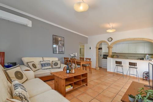 Montgo Sol Maravilloso y acogedor apartamento en Denia, Costa Blanca, España, con piscina comunitaria para 4 personas. El apartamento está situado en una zona residencial de playa a 2 km de la playa de la Marineta....