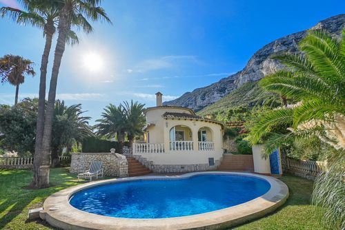 Alborada 4 pax Prachtige en gezellige villa met privézwembad in Denia, Costa Blanca, Spanje voor 4 personen. Het huis is gelegen in een kust- en woonwijk en op 3 km van het strand Las Marinas, Denia....