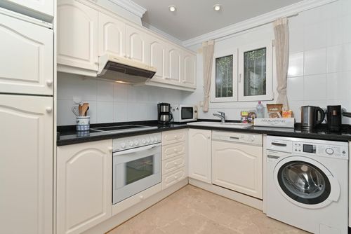 Alborada 4 pax Maravillosa y acogedora villa con piscina privada en Denia, Costa Blanca, España, para 4 personas. La casa está situada en una zona costera y residencial, a 3 km de la playa de Las Marinas, Denia....