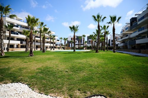 Amanecer Precioso Moderne en vrolijke appartement met gemeenschappelijk zwembad in Orihuela Costa, Costa Blanca, Spanje voor 4 personen. Het appartement is gelegen in een woonwijk, dichtbij winkels en supermarkten en op 4 km van het Cala la Mosca strand....