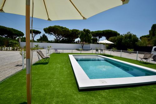 Lumar Villa belle et ensoleillée avec piscine privée à Chiclana de la Frontera, Costa de la Luz, Espagne, pour 5 personnes. La maison est située dans une zone rurale près de la plage....