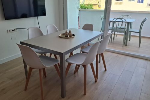 Ancora Pla Belle et confortable maison de vacances à Javea, Costa Blanca, Espagne pour 6 personnes. La maison est située dans un quartier résidentiel proche de la plage, à proximité de restaurants et bars, boutiques, supermarchés, et d'un court de tennis, et se trouve à 100 m de la plage....