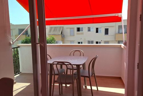 Ancora Pla Belle et confortable maison de vacances à Javea, Costa Blanca, Espagne pour 6 personnes. La maison est située dans un quartier résidentiel proche de la plage, à proximité de restaurants et bars, boutiques, supermarchés, et d'un court de tennis, et se trouve à 100 m de la plage....