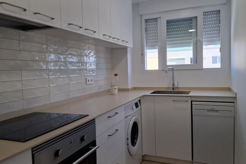 Ancora Pla Belle et confortable maison de vacances à Javea, Costa Blanca, Espagne pour 6 personnes. La maison est située dans un quartier résidentiel proche de la plage, à proximité de restaurants et bars, boutiques, supermarchés, et d'un court de tennis, et se trouve à 100 m de la plage....