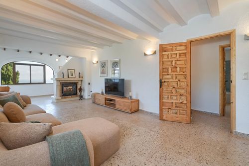 Shambala Wunderschöne und komfortable Villa mit privatem Pool in Denia, Costa Blanca, Spanien für 8 Personen. Das Haus befindet sich in einem Wohnstrandgebiet, in der Nähe eines Tennisplatzes, 3 km von Las Marinas, Strand von Denia und 5 km von Javea entfernt....
