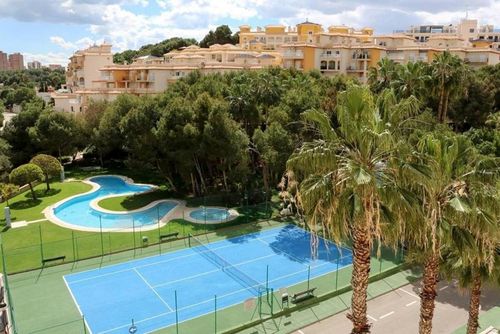 Altos de Campoamor Lovely and cheerful apartment in Orihuela Costa, Costa Blanca, Spain with a communal pool for 6 persons. The apartment is situated in a wooded area, close to a tennis court and 1 km from the beach....