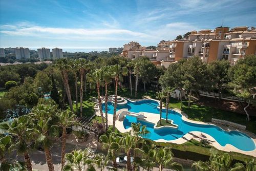 Altos de Campoamor Encantador y alegre apartamento en Orihuela Costa, Costa Blanca, España, con piscina comunitaria para 6 personas. El apartamento está situado en una zona boscosa, cerca de una pista de tenis y a 1 km de la playa....
