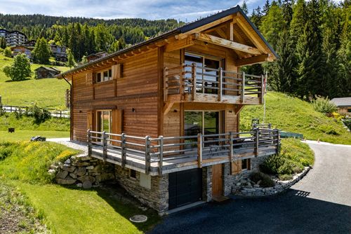 Chalet Panaga Modern och bekväm semesterhus i La Tzoumaz, 4 dalarna, Schweiz för 8 personer. Huset ligger i ett bergigt område....