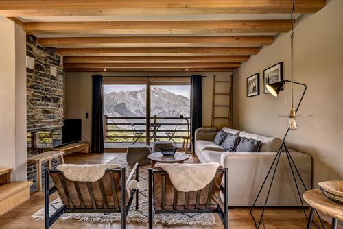 Chalet Panaga Casa de férias moderna e confortável em La Tzoumaz, 4 Vales, Suíça, para 8 pessoas. A casa está situada em uma área montanhosa....