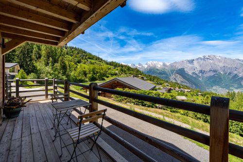 Chalet Panaga Modernes und komfortables Ferienhaus in La Tzoumaz, 4 Täler, Schweiz für 8 Personen. Das Haus befindet sich in einer bergigen Gegend....