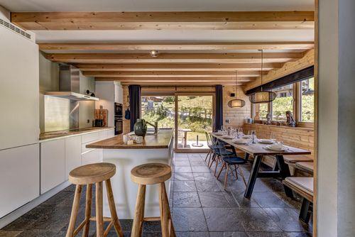 Chalet Panaga Modernes und komfortables Ferienhaus in La Tzoumaz, 4 Täler, Schweiz für 8 Personen. Das Haus befindet sich in einer bergigen Gegend....