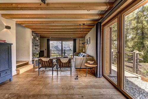 Chalet Panaga Modernes und komfortables Ferienhaus in La Tzoumaz, 4 Täler, Schweiz für 8 Personen. Das Haus befindet sich in einer bergigen Gegend....