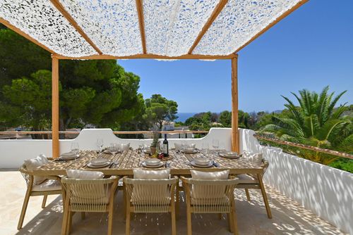 Can Pau Moderne und komfortable Villa in Jávea, Costa Blanca, Spanien mit privatem Pool für 8 Personen. Das Haus befindet sich in einem Wohnstrandgebiet, in der Nähe von Supermärkten und 3 km vom Strand La Granadella, Jávea entfernt....