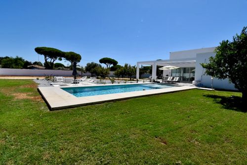 Jucar Modern and comfortable villa in Chiclana de la Frontera, Costa de la Luz, Spain with private pool for 6 persons. The house is situated in a rural beach area and is 3 km from La Barrosa beach....