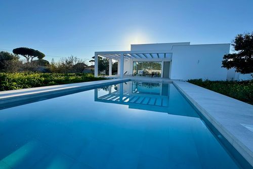 Jucar Moderna y cómoda villa en Chiclana de la Frontera, Costa de la Luz, España, con piscina privada para 6 personas. La casa está situada en una zona rural de playa y se encuentra a 3 km de la playa de La Barrosa....