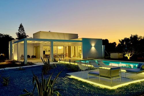 Jucar Moderne und komfortable Villa in Chiclana de la Frontera, Costa de la Luz, Spanien, mit privatem Pool für 6 Personen. Das Haus befindet sich in einem ländlichen Strandgebiet und ist 3 km vom Strand La Barrosa entfernt....
