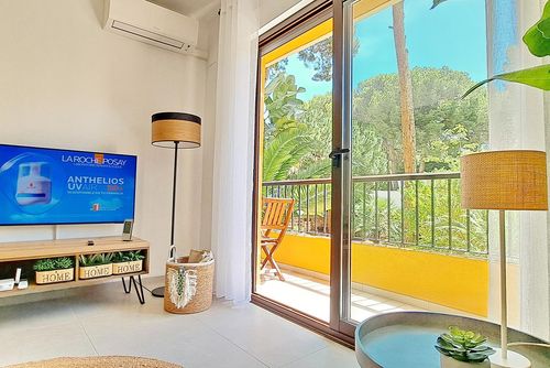 Piso Frida by Solidays Apartment in Moraira, Costa Blanca, Spain with a communal pool for 3 persons. The apartment is situated in a residential beach area, close to restaurants and bars, shops and supermarkets, 1 km from L'Ampolla beach and 1 km from L'Ampolla....